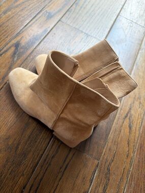 Vintage Steve Madden Women's Tan Suede Ankle Boots - Classic Slip-On Style